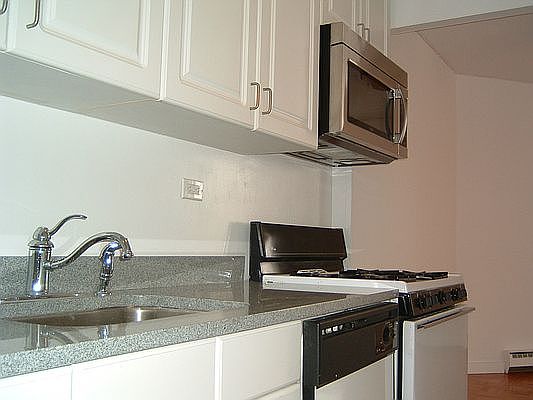 4th image of 1601 3rd Ave APT 27C