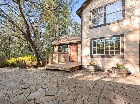 10598 Woodside Drive, Forestville, CA 95436