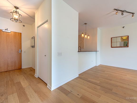 5th image of 757 N Orleans St #804
