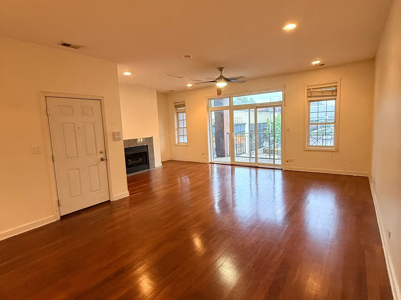 1513 N Milwaukee Ave — Photo 3