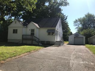 2812 Taylor St, Lansing, MI 48906