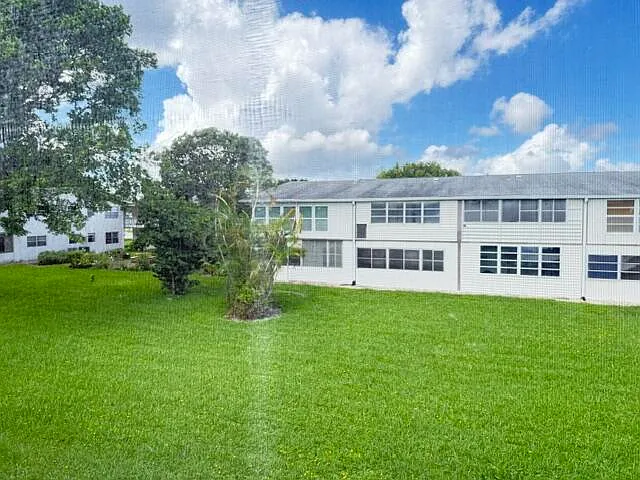 1 bed, 1.5 bath, 684 sqft, $1,200 — Photo 3