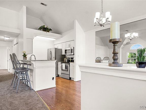 3rd image of 804 Queens Way