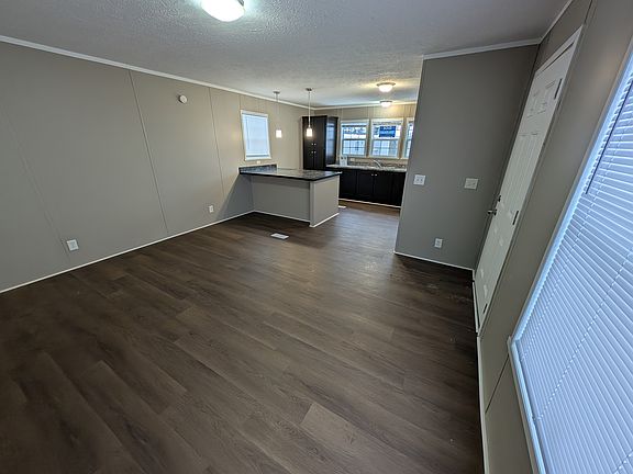 4th image of 720 Briarwood Dr