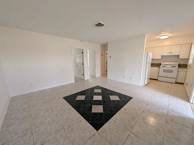 208 NW 43rd Ct — Photo 3