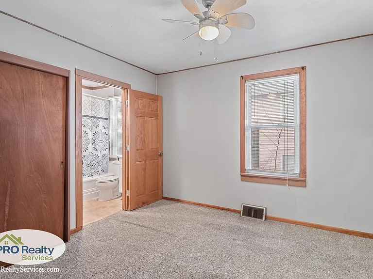 257 E Spruce St — Photo 9