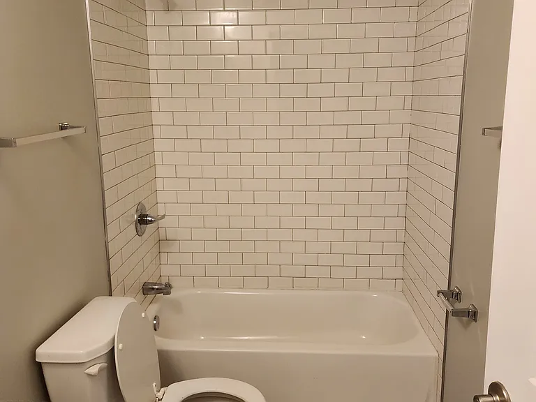 1207 W 25th St #11 — Photo 11