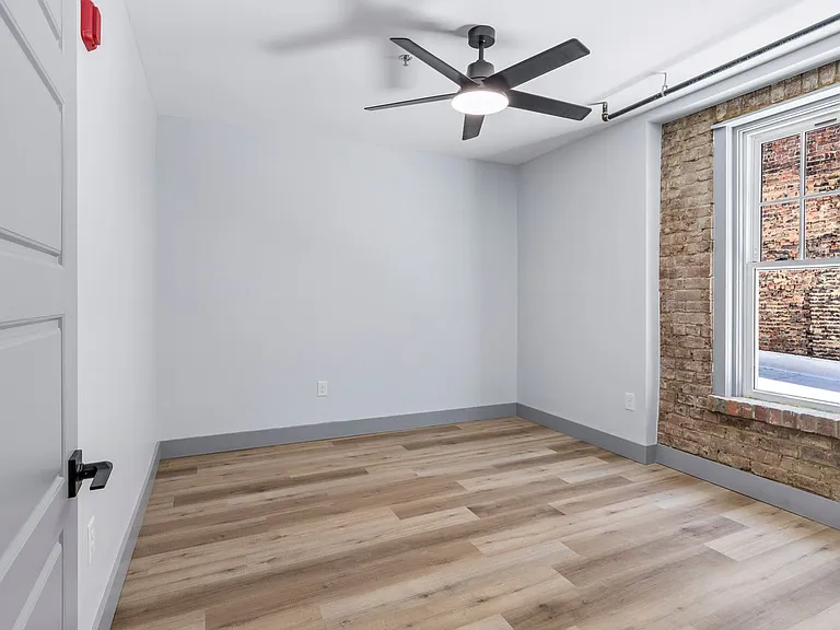 213 E Main St — Photo 20