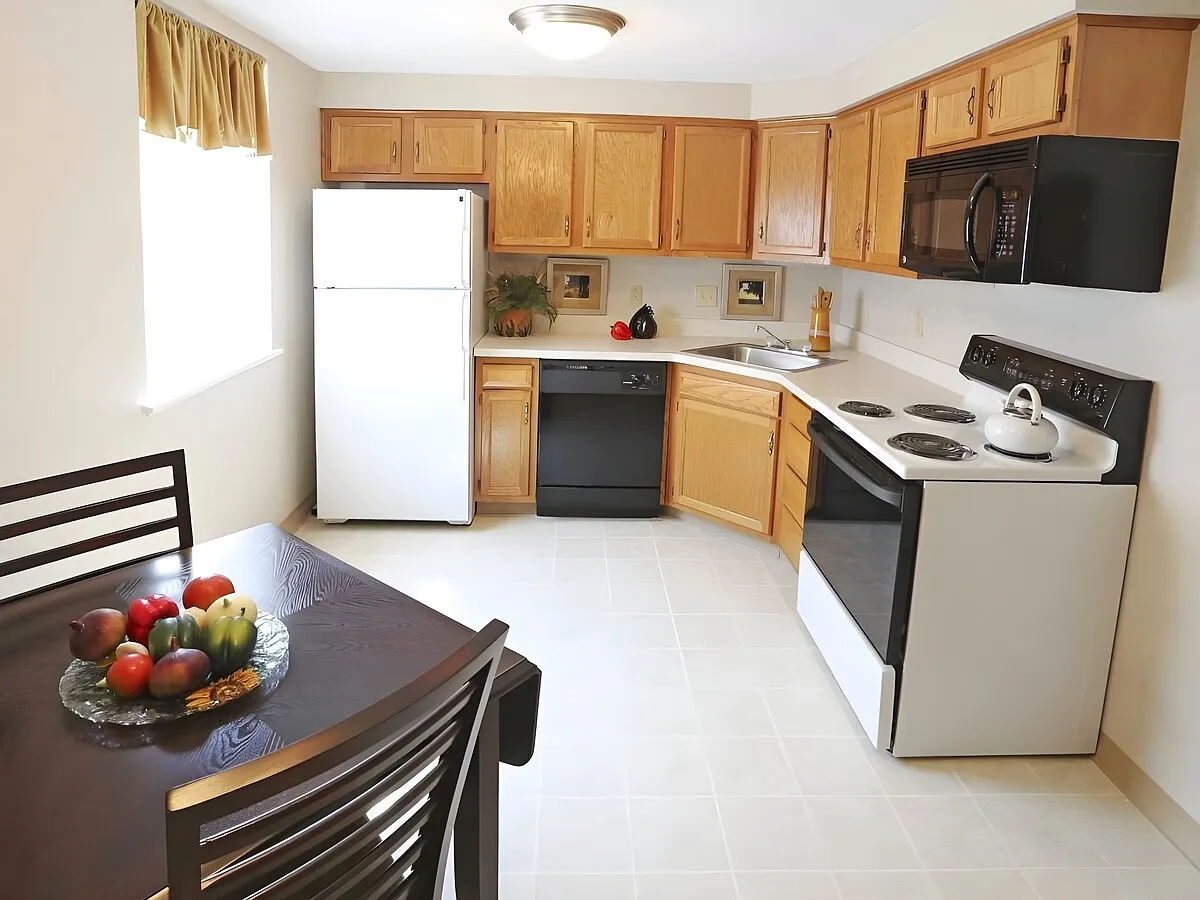 Regency Court — Photo 4