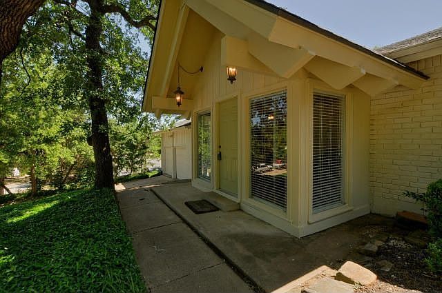 1st image of 2804 Oak Cliff Ln