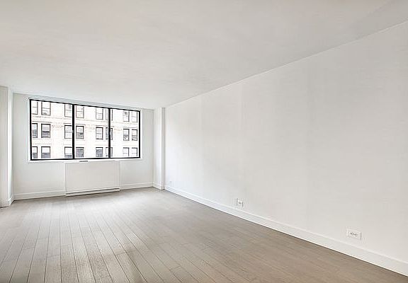 3rd image of 300 Mercer St APT 6G
