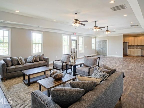 2nd image of 3192 Baylor Cir #0