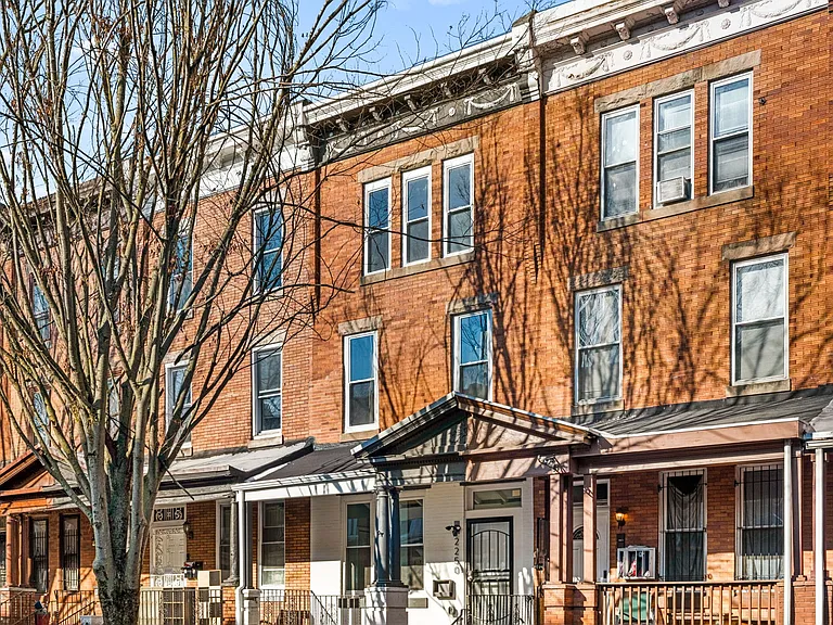 2250 N Park Ave — Photo 2