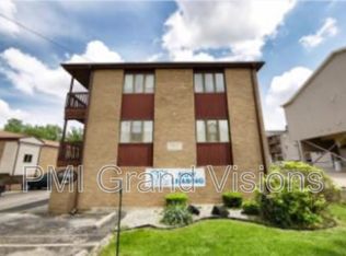 955 4th St UNIT 2, Charleston, IL 61920