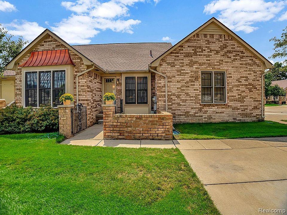 1st image of 43582 Riverbend Dr N