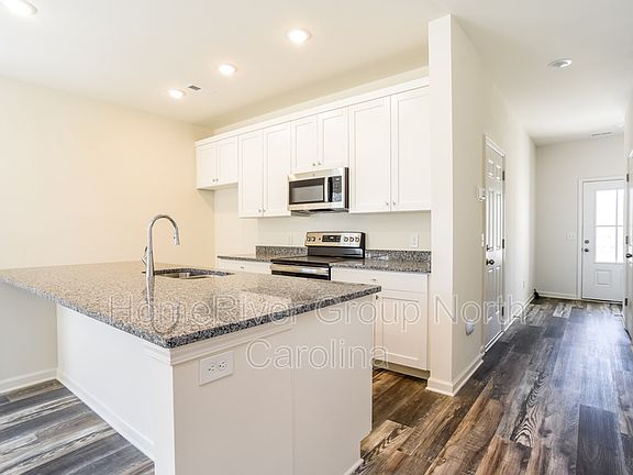 5th image of 617 E 11th St