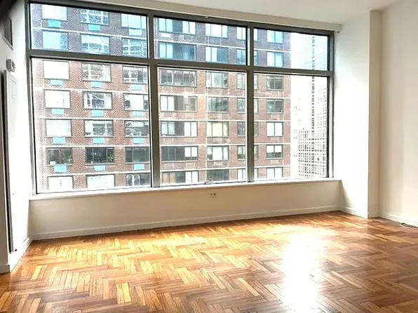 250 East 54th Street image 1 of 7