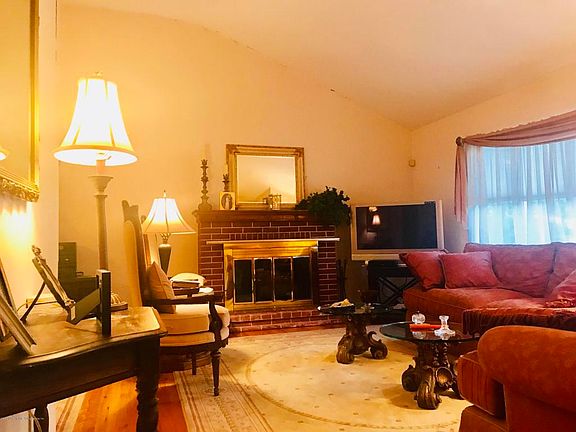 3rd image of 564 Vineland Ave