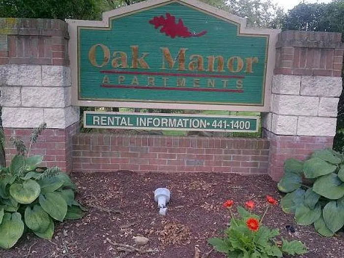111 Oak Manor Pl photo 1