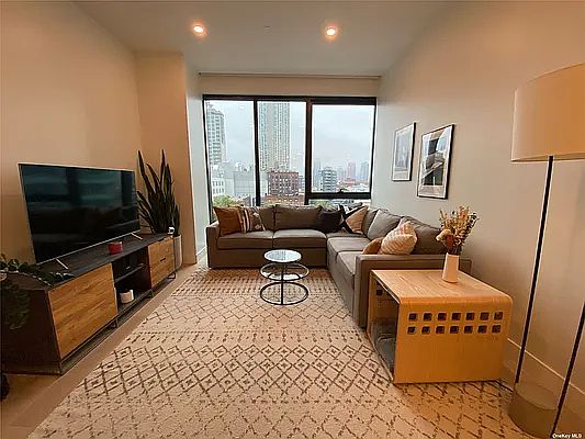 1st image of 5 Court Sq APT 7E