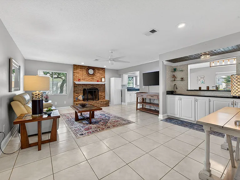 13 Clinton Ct S — Photo 4