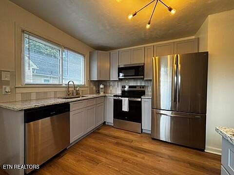 3rd image of 2119 Lawson Ave
