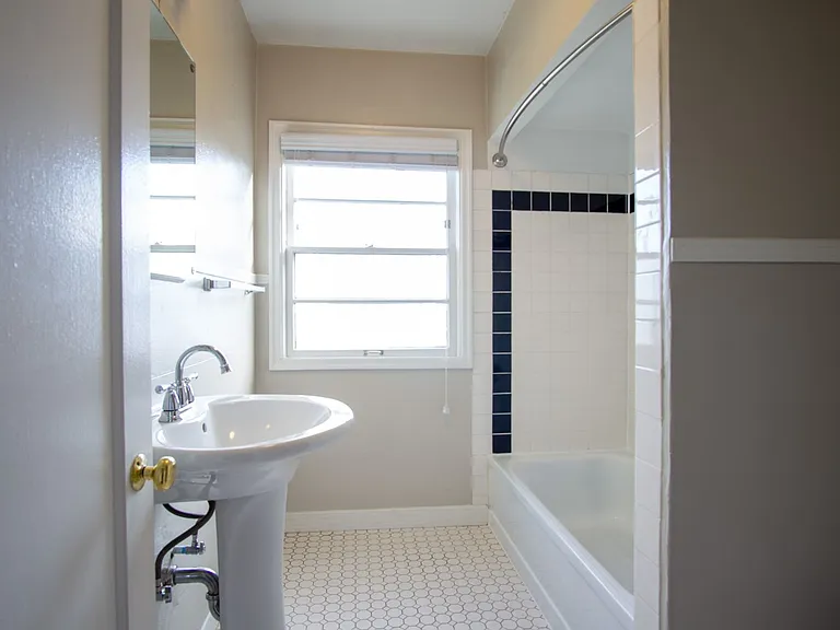 1946 NW Lovejoy St #3 — Photo 14