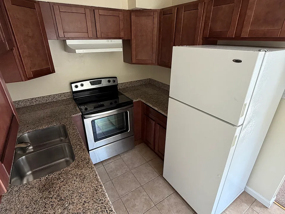 273 Macarthur Blvd #105