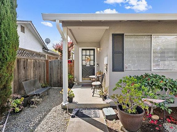 5th image of 1032 W Hacienda Ave