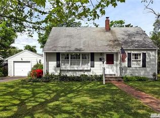 13 Turner Pl, Amityville, NY 11701