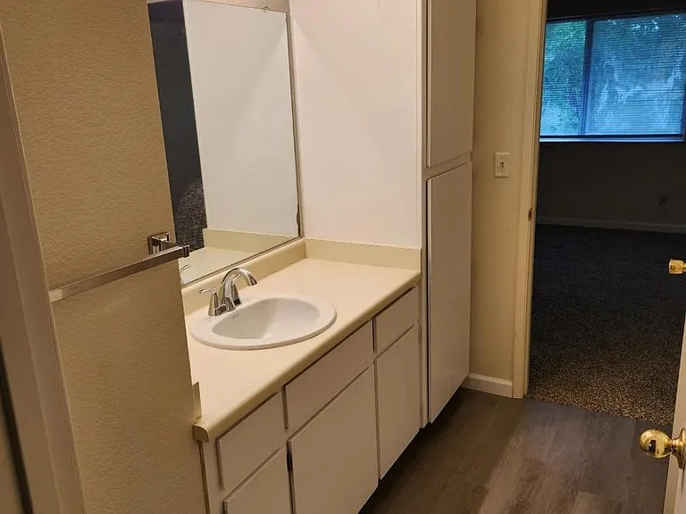 2339 Ferry St — Photo 13