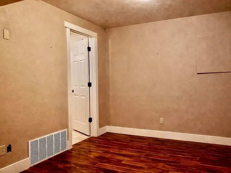 1608 Alger Ave #B — Photo 8