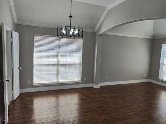 5th image of 111 Parkhurst Ln