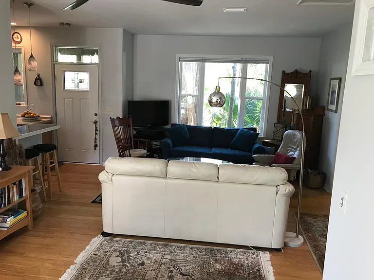 123 Avenue L — Photo 5