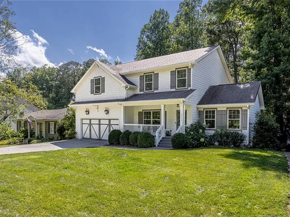 2996 Skyland Dr NE, Chamblee, GA 30341