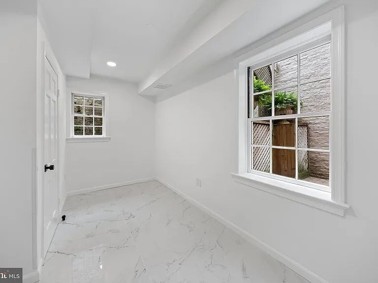 1525 35th St NW — Photo 35