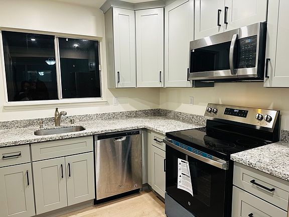 4th image of 645 Arbutus Ave #645