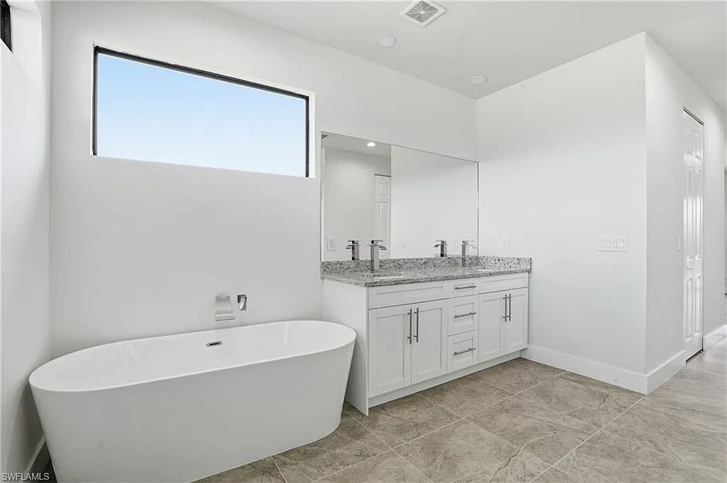 3 bed, 3.5 bath, 2048 sqft, $2,300 — Photo 4