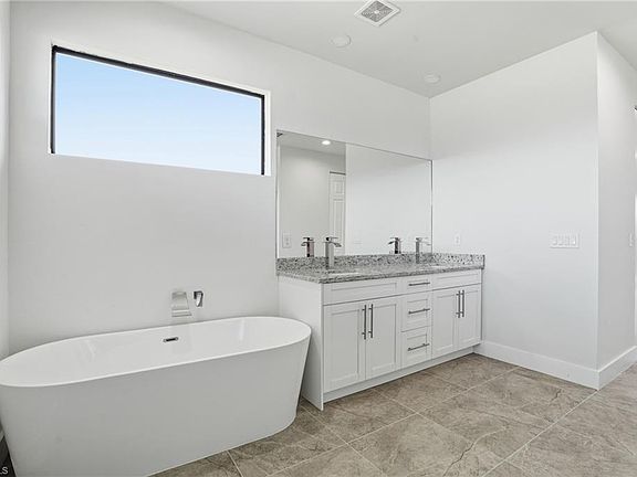 4th image of 2303 NW 18th PL