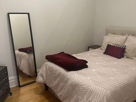 4th image of 2842 N Sheffield Ave APT 3R