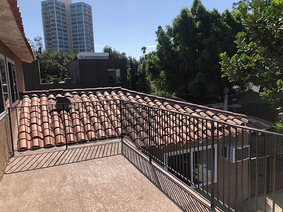 5th image of 2747 E Ocean Blvd Unit A