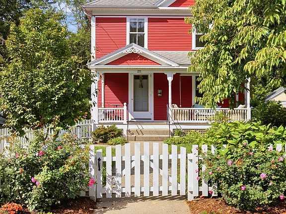 2nd image of 211 Crescent St