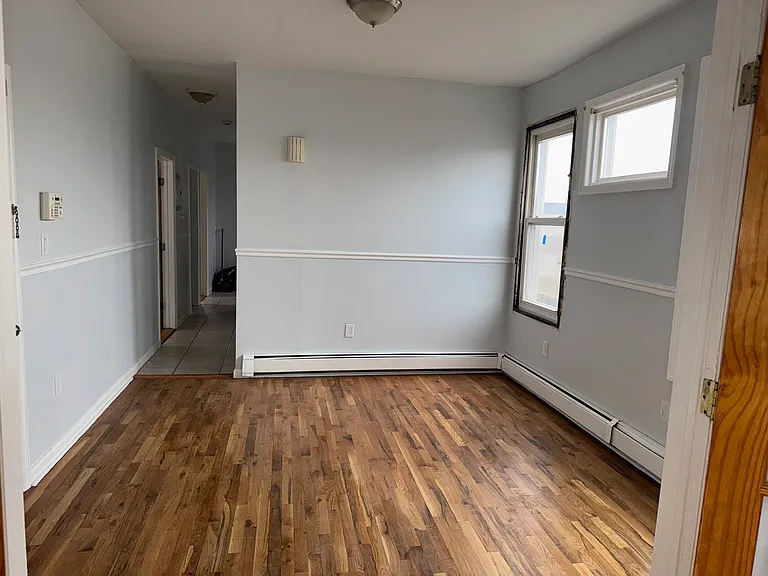 590 Hawthorne Ave #1 — Photo 2