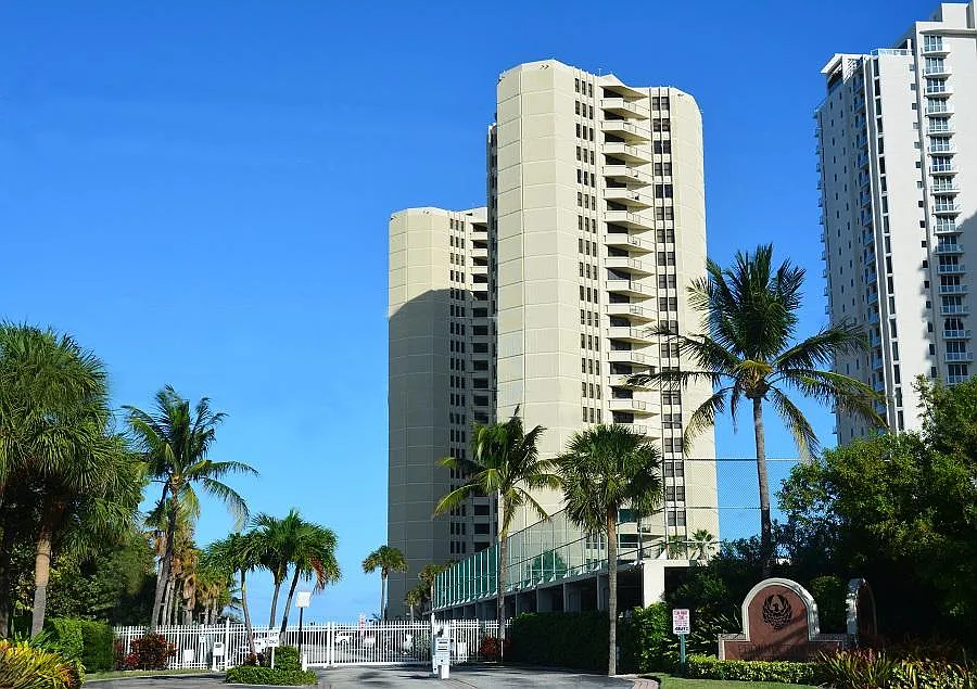 2 bed, 2.0 bath, 1219 sqft, $3,500 — Photo 3