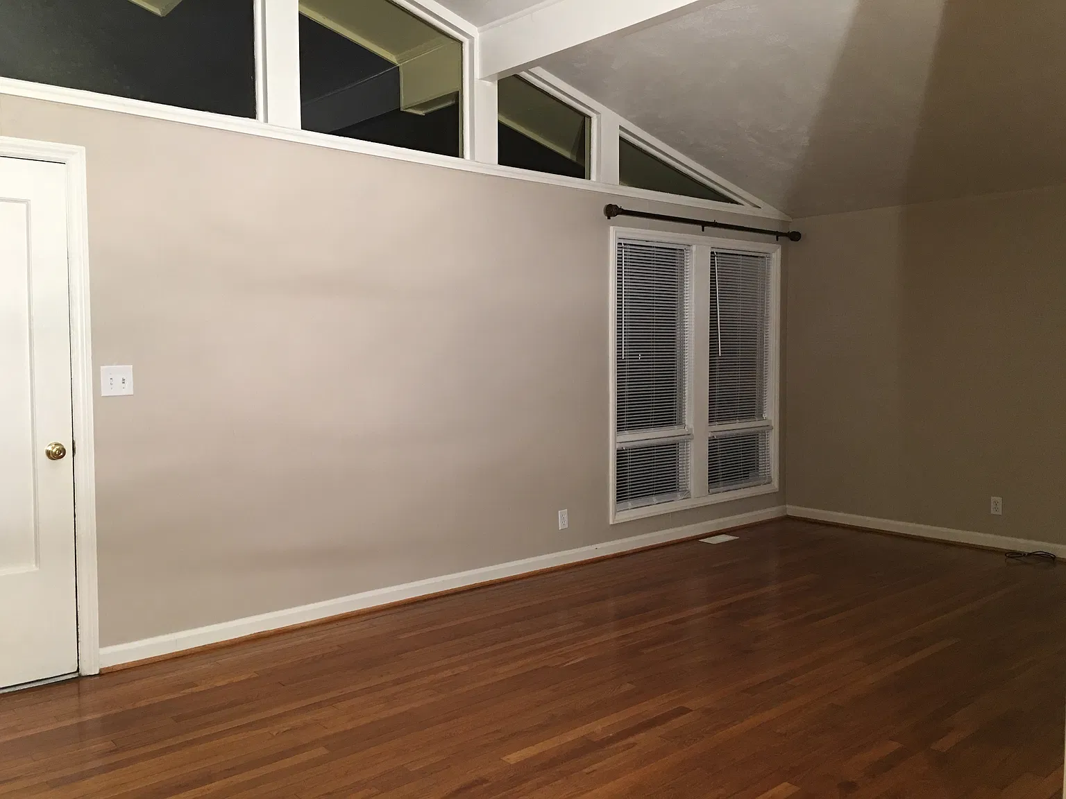 3 bed, 1.5 bath, 1400 sqft, $1,695 — Photo 3