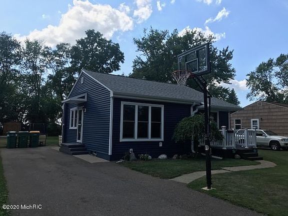2nd image of 107 32nd St N