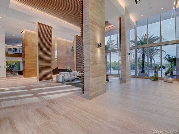 3rd image of 16385 Biscayne Blvd Unit 2718