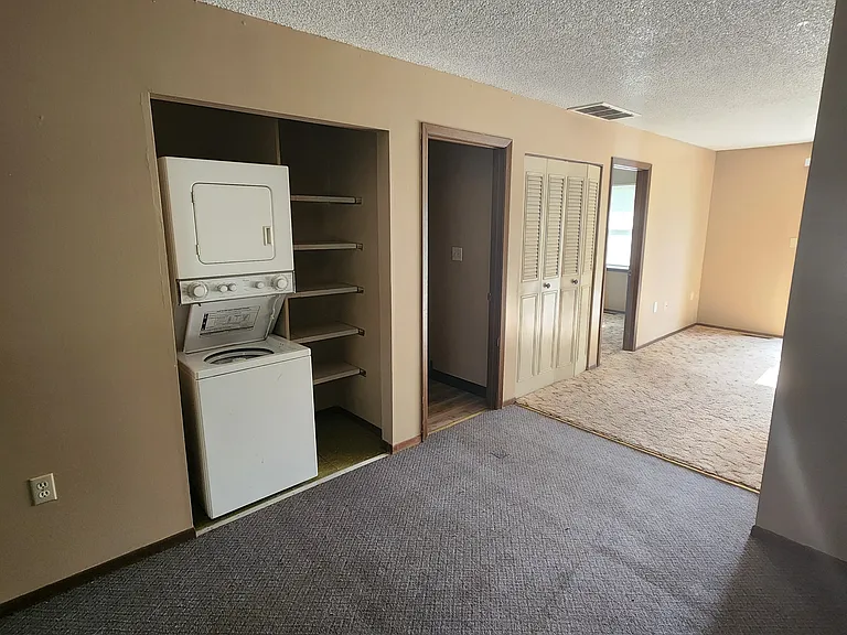 1310 E North St #17 — Photo 2