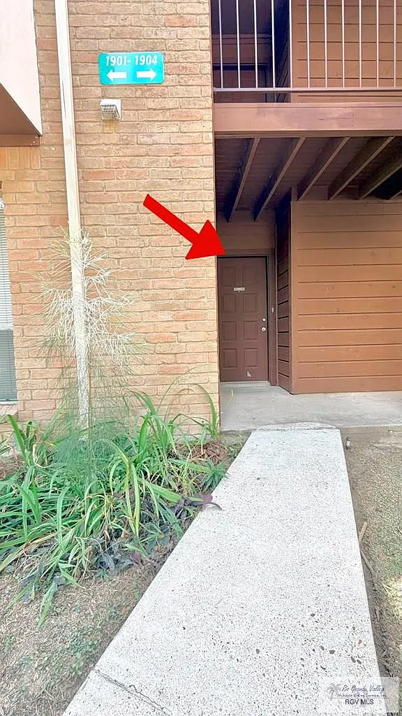 2 bed, 2.0 bath, 1169 sqft, $2,000 — Photo 3