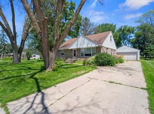 1368 Cormier Rd, Green Bay, WI 54313
